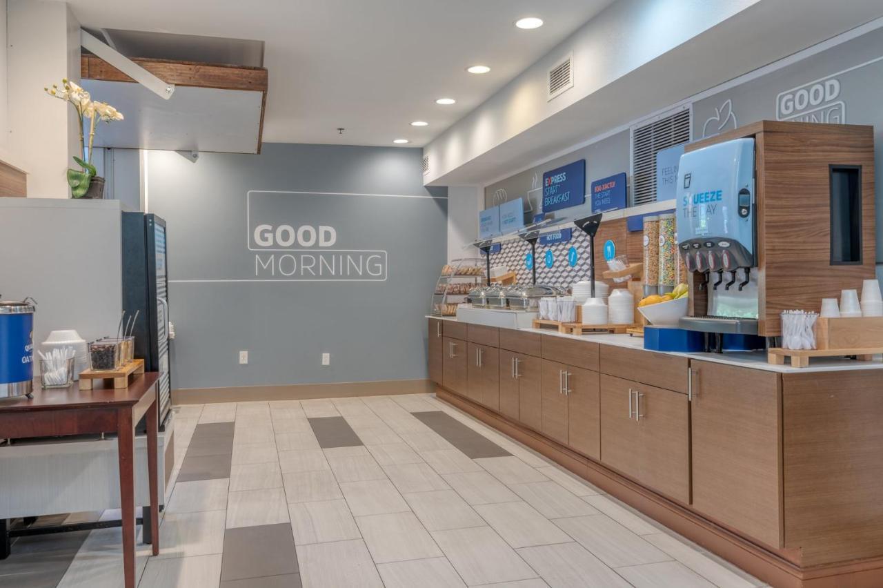 Holiday Inn Express Hotel & Suites Thornburg-S. Fredericksburg By Ihg Exterior photo